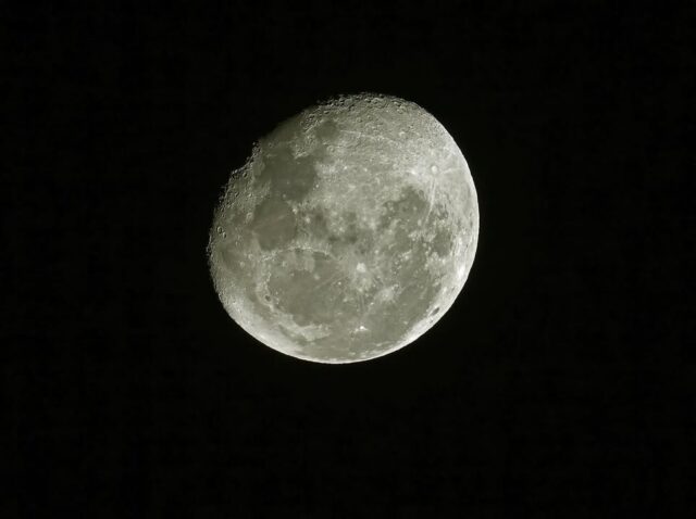 Love the sharpness of the Nikon 180-600 lens #moon #nikon #nightphotography #lordhoweisland