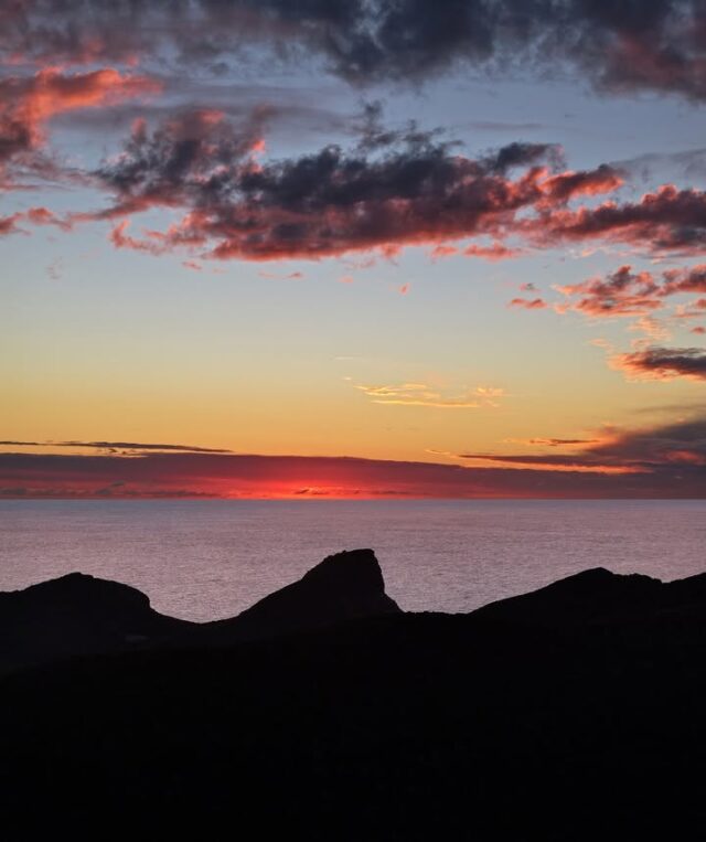 Yesterday’s bright sunset with silhouette Mount Eliza unmistakably lord howe #lordhoweisland #sunset #aerial #lordhoweislandtourism #visitlordhoweisland